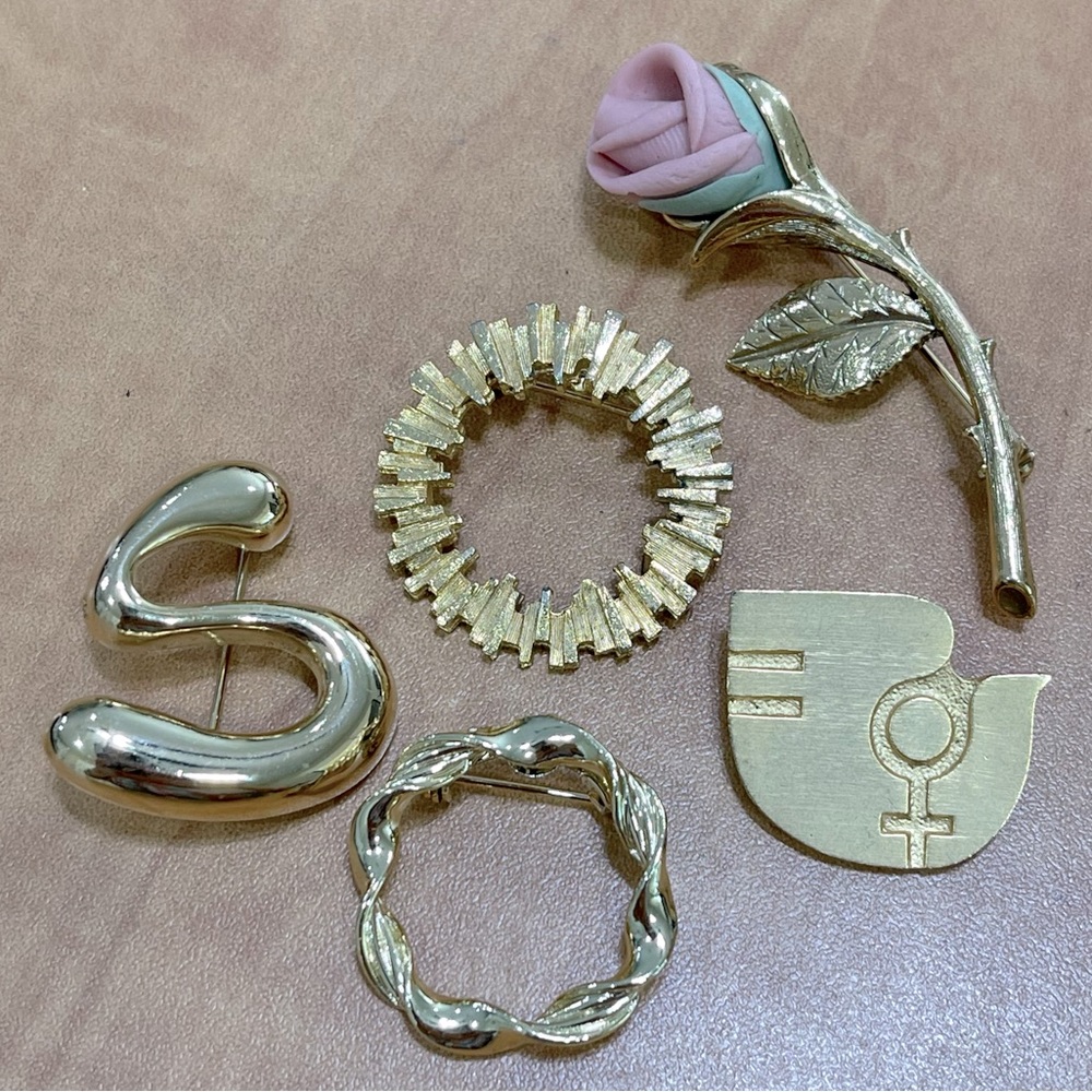 Vintage Gold Tone Assortment Brooches Rose Women's Year Peace Dove Circles 5 Lot